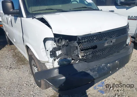 2017 Chevrolet Express 2500 Work Van z USA, uszkodzony, nr VIN 1GCWGBFF5H1117401